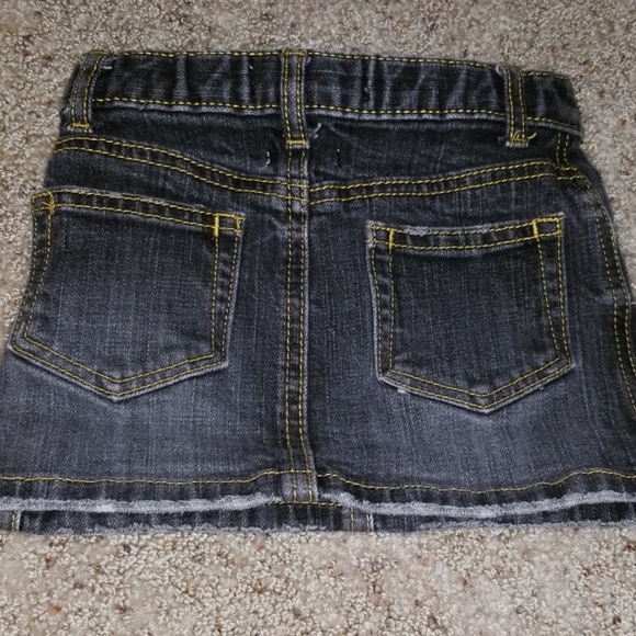 Size 2t girls old navy skirt - Picture 3 of 3